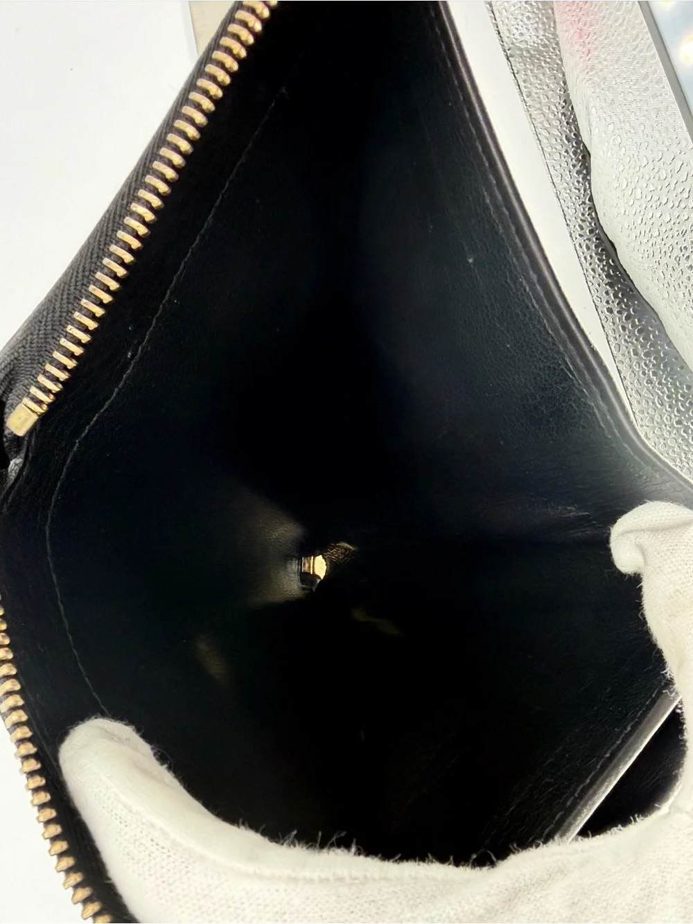 Gucci Black GG Embossed Zip-Around Organizer Wallet Good Condition - Picture 12 of 14
